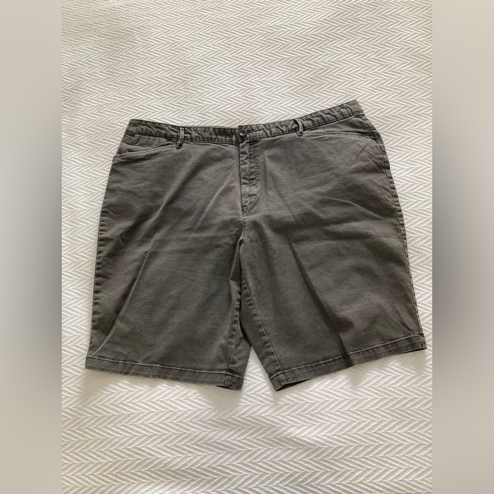 Eddie Bauer Legend Wash Stretch Bermuda Chino Shorts. Charcoal Gray. Size 20T